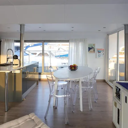 Unique In Barcelona ! Catamaran With A Private Swimming Pool Bateau-hôtel *