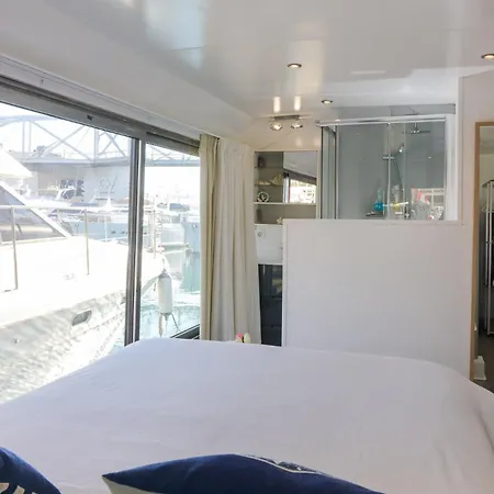 Unique In Barcelona ! Catamaran With A Private Swimming Pool Bateau-hôtel *