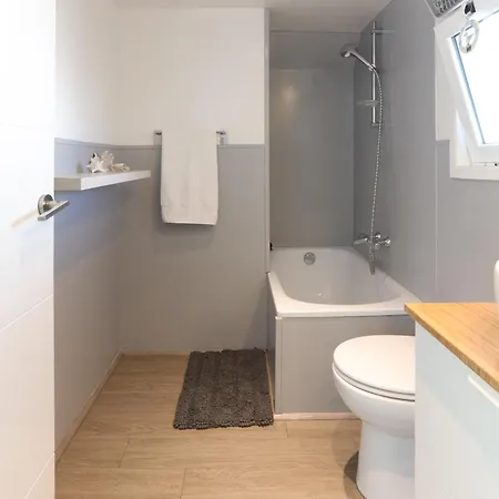 Bateau-hôtel Unique In Barcelona ! Catamaran With A Private Swimming Pool *