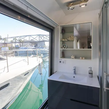 Unique In Barcelona ! Catamaran With A Private Swimming Pool Sant Adrià de Besòs
