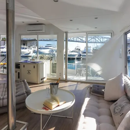 Bateau-hôtel Unique In Barcelona ! Catamaran With A Private Swimming Pool