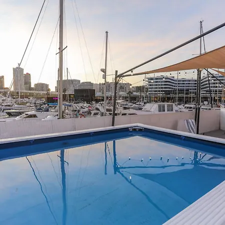 Unique In Barcelona ! Catamaran With A Private Swimming Pool Båthotell *