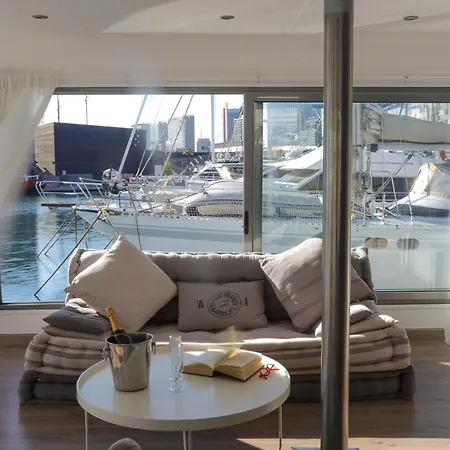 Bateau-hôtel Unique In Barcelona ! Catamaran With A Private Swimming Pool Sant Adrià de Besòs