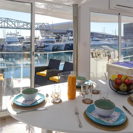 Unique In Barcelona ! Catamaran With A Private Swimming Pool Bateau-hôtel *