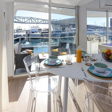 Båthotell Unique In Barcelona ! Catamaran With A Private Swimming Pool *